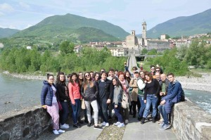 I giovani studenti dell'IIS Telesi@ di Telese, dell'IIS "U. Fragola" di Faicchio- Castelvenere e dell'IIS "Galilei-Vetrone" di Guardia Sanframondi, insieme ai propri docenti referenti, sono stati i veri protagonisti del viaggio studio alla scoperta della Via Francigena nel territorio piacentino, organizzato dal GAL Titerno nell'ambito del progetto di cooperazione interterritoriale "Cammini d'Europa: rete europea di storia cultura e turismo"